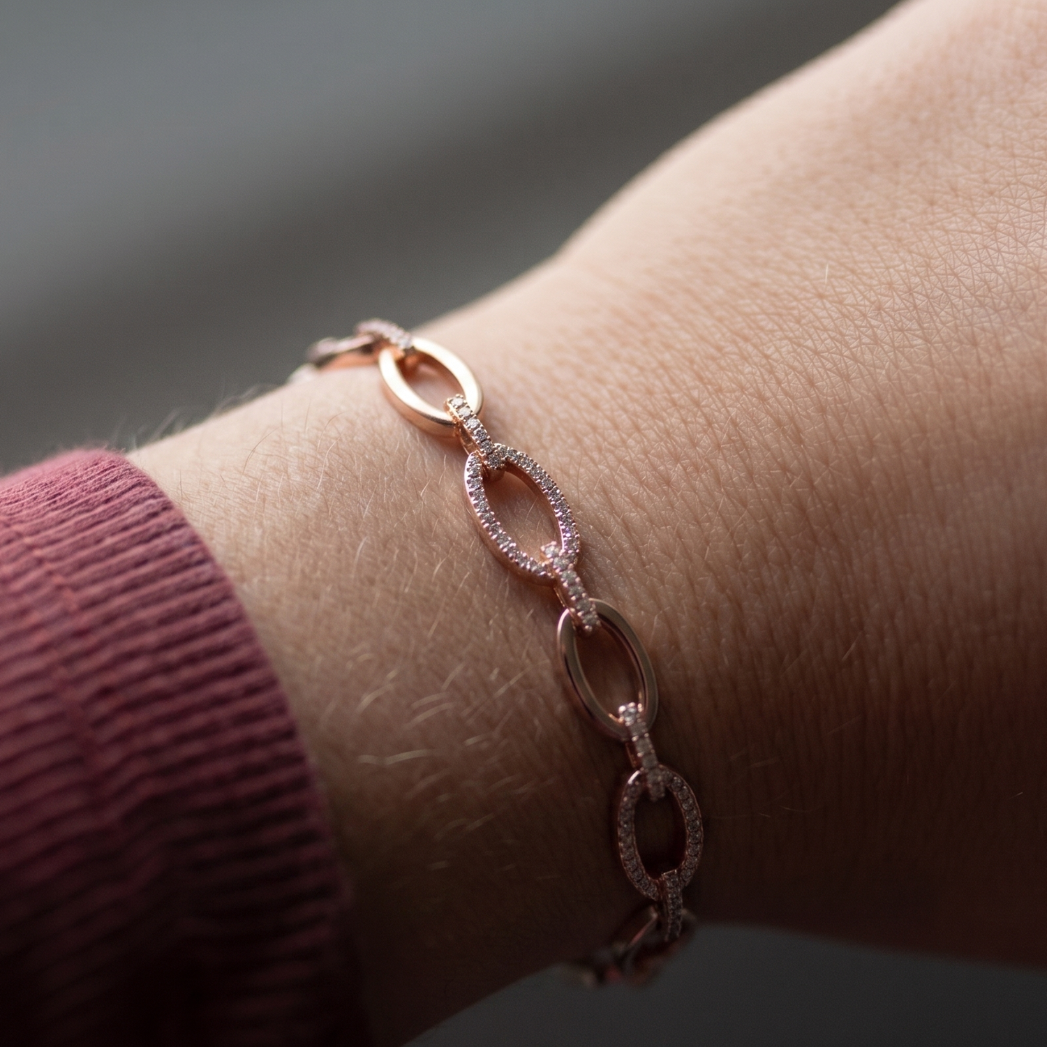 blueberry_pink_oval_bracelet_model