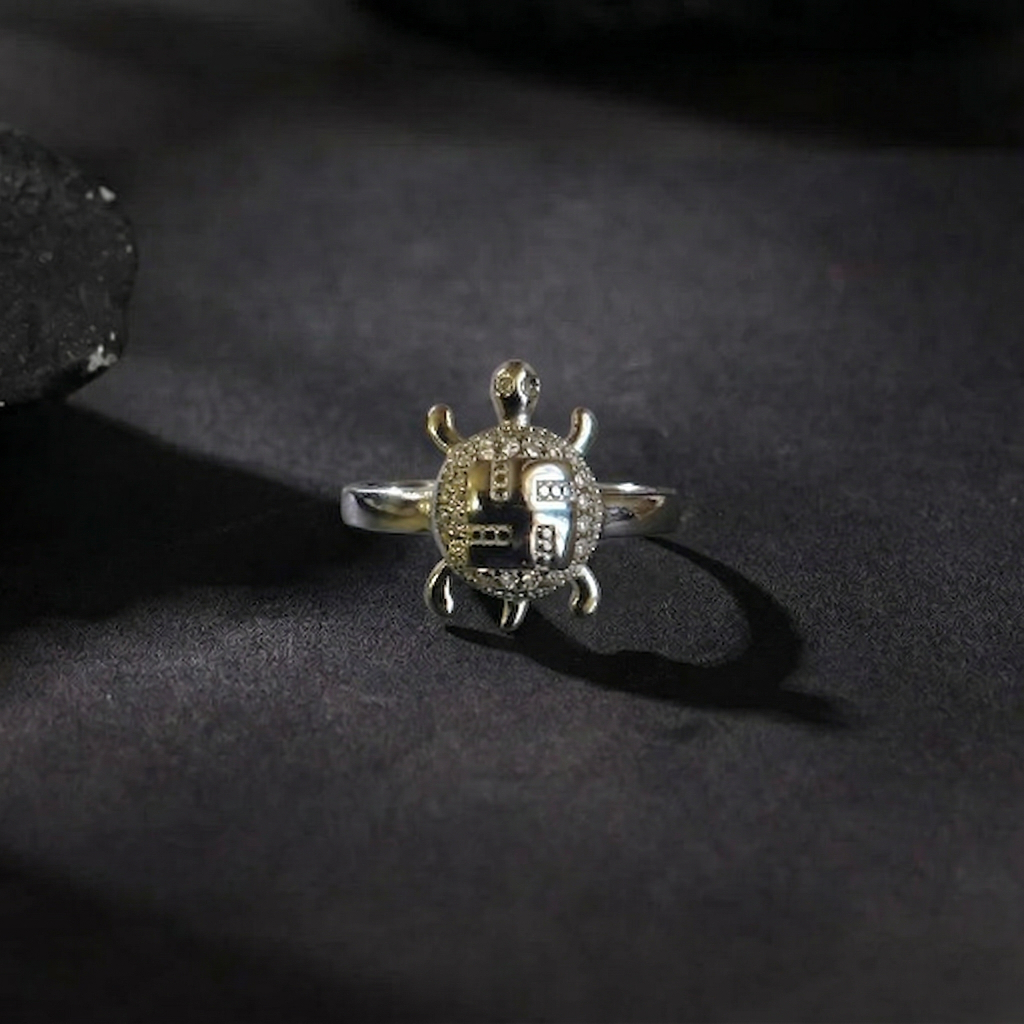 blueberry_urban_turtle_ring_black